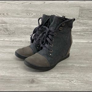 Blowfish Gray Wedge Booties Lace Up Platform Wedge